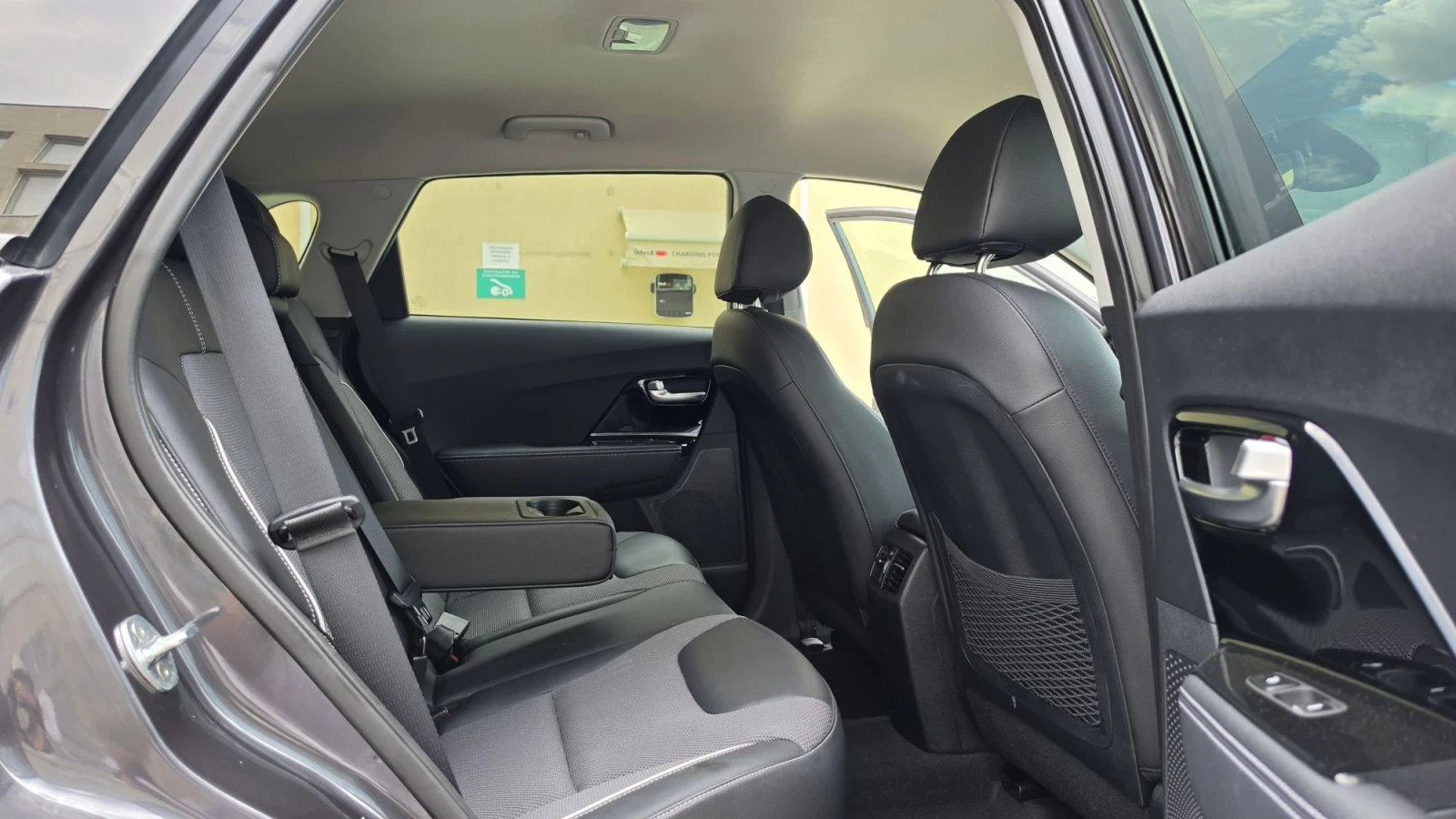 Kia Niro, снимка 13 - Автомобили и джипове - 55702718