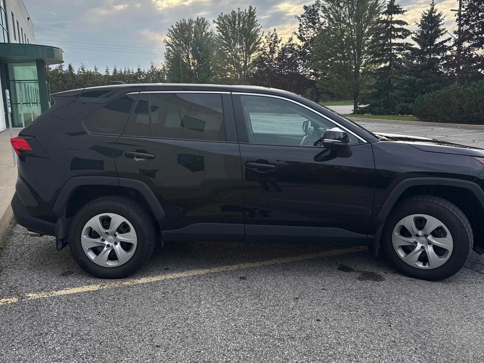 Toyota Rav4  LE / CARFAX / АВТОКРЕДИТ / , снимка 3 - Автомобили и джипове - 55967331