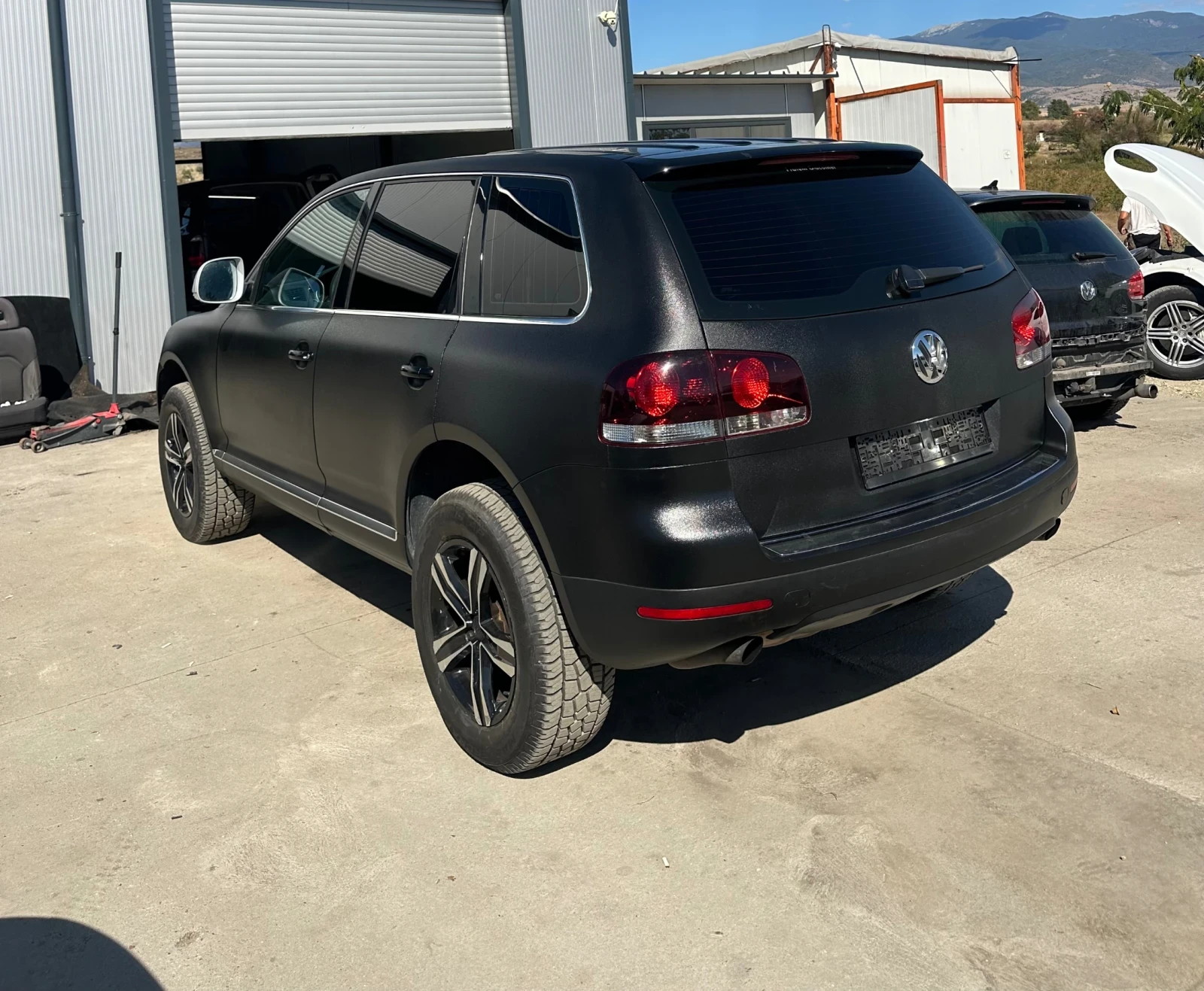 VW Touareg 2.5TDI Автомат, снимка 4 - Автомобили и джипове - 56312858