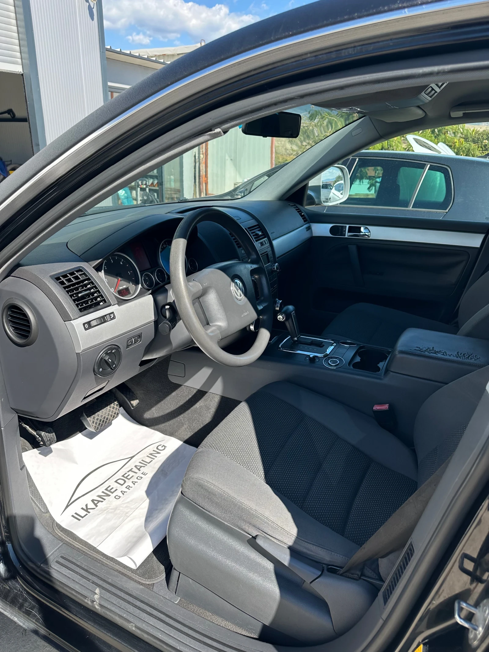 VW Touareg 2.5TDI Автомат, снимка 7 - Автомобили и джипове - 56312858