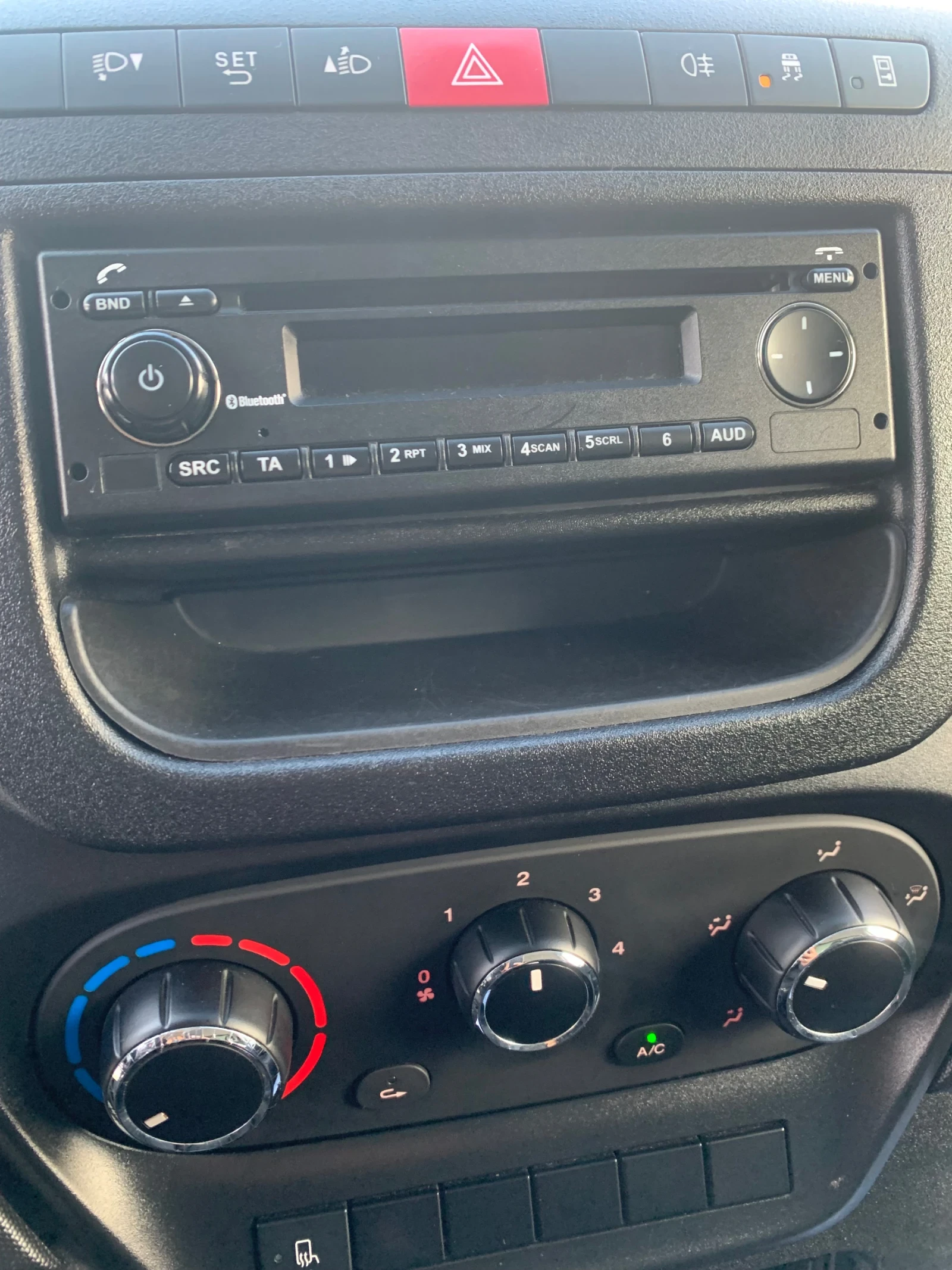 Iveco Daily 35C15 клима Б категория - изображение 6