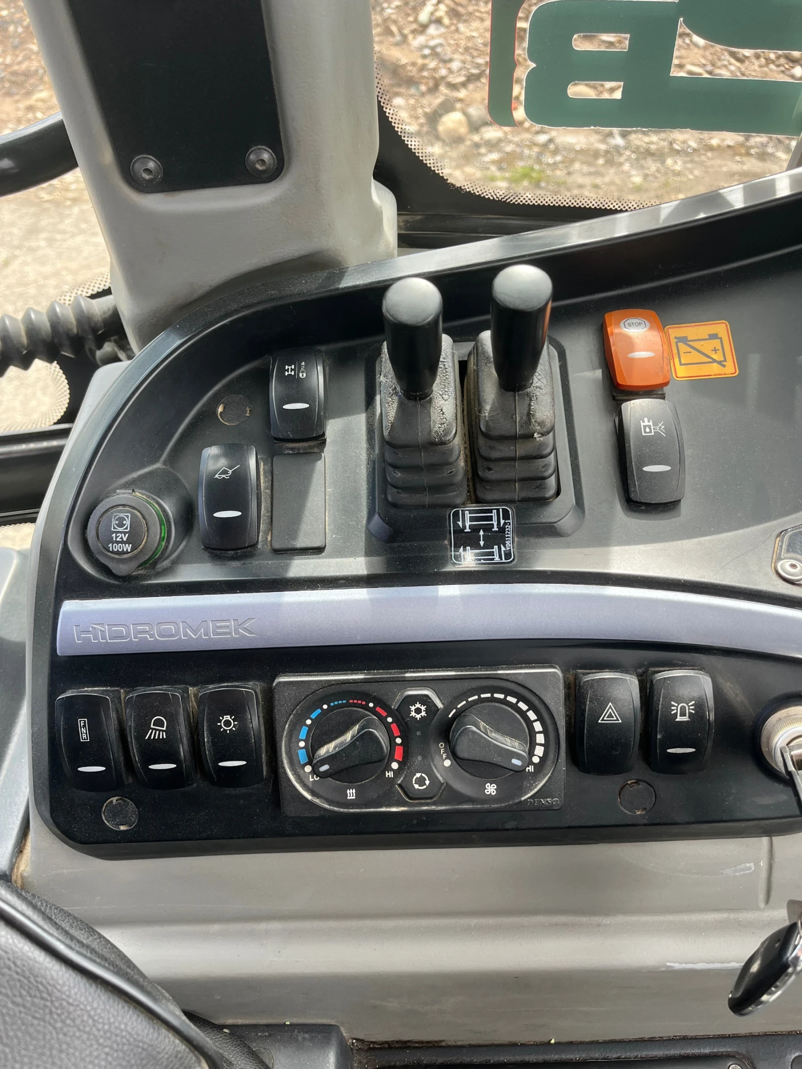 Багер Hidromek 102B, снимка 9 - Индустриална техника - 54712437