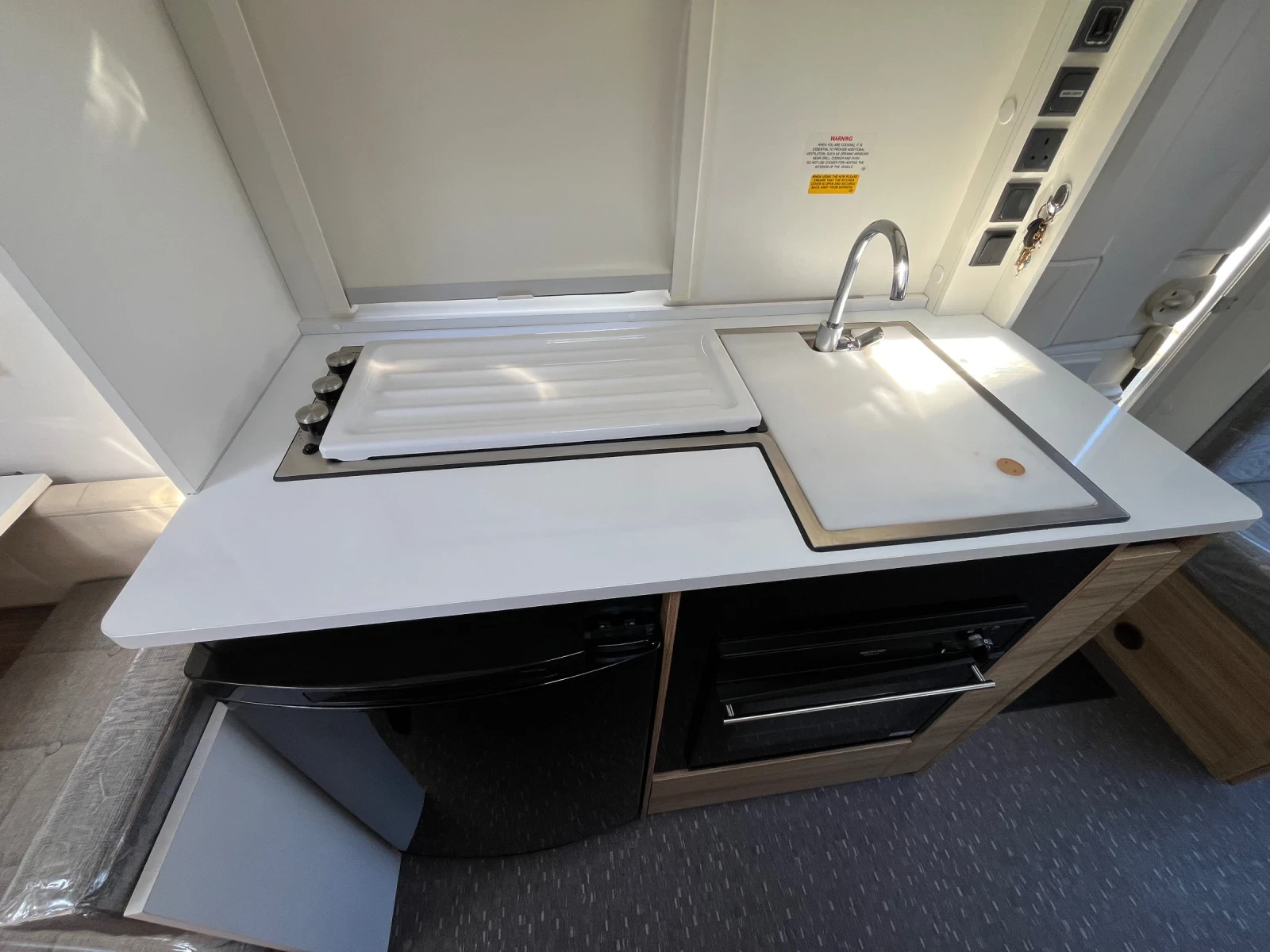 Каравана Adria 542DK severn altea, снимка 11 - Каравани и кемпери - 56115172