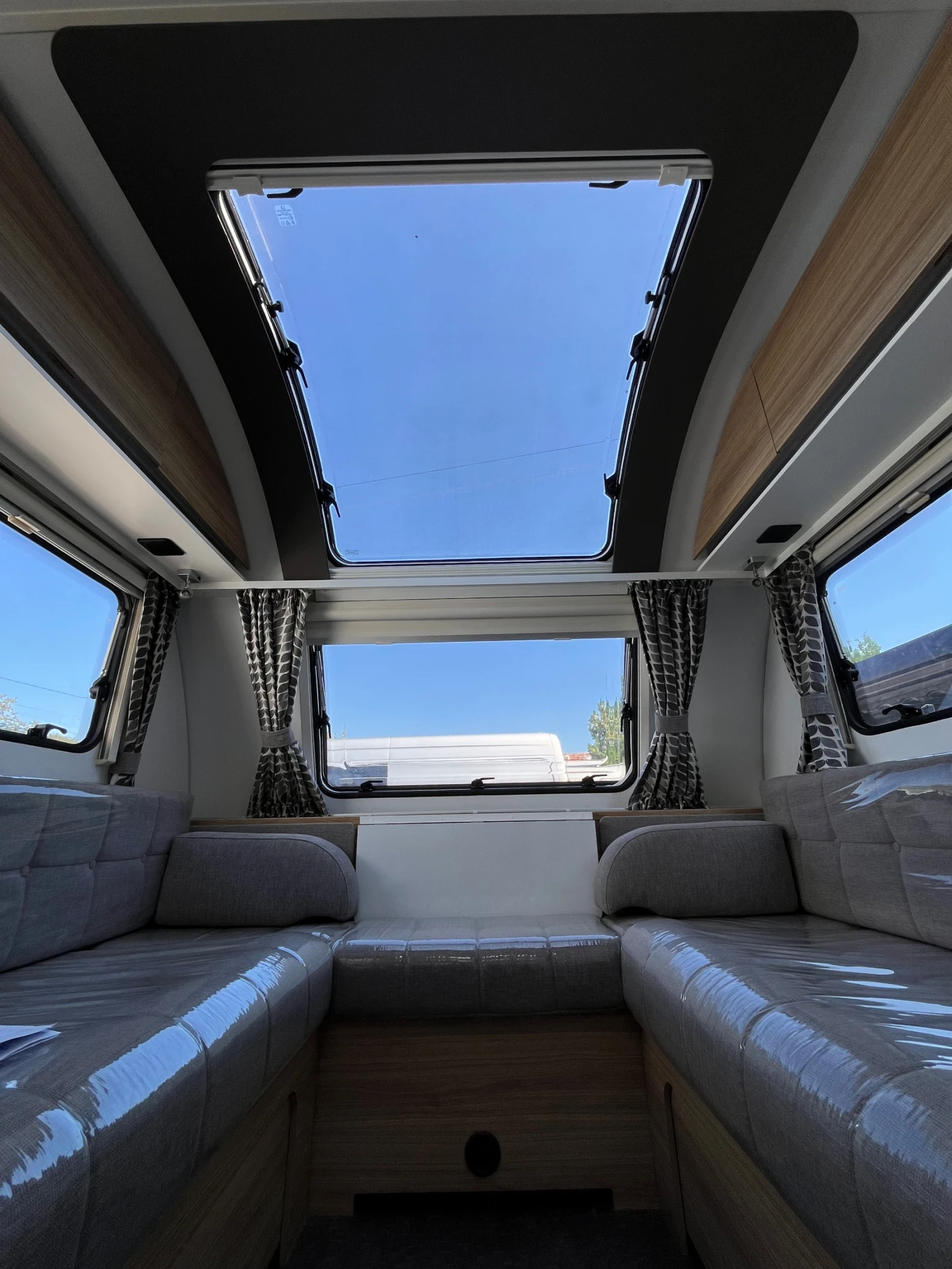 Каравана Adria 542DK severn altea, снимка 13 - Каравани и кемпери - 56115172