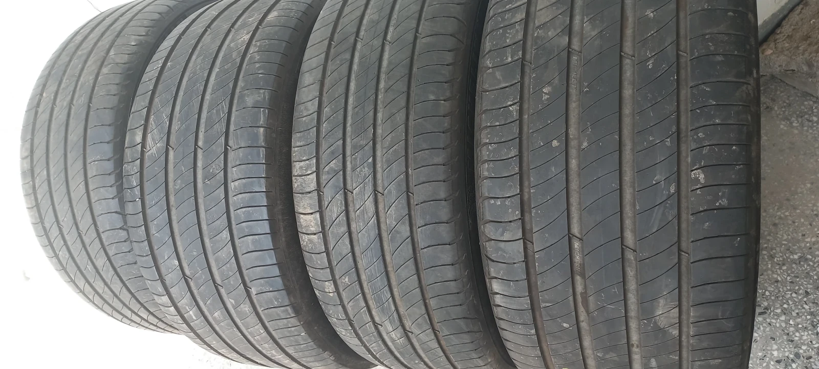 Гуми Летни 275/40R19, снимка 2 - Гуми и джанти - 53326339