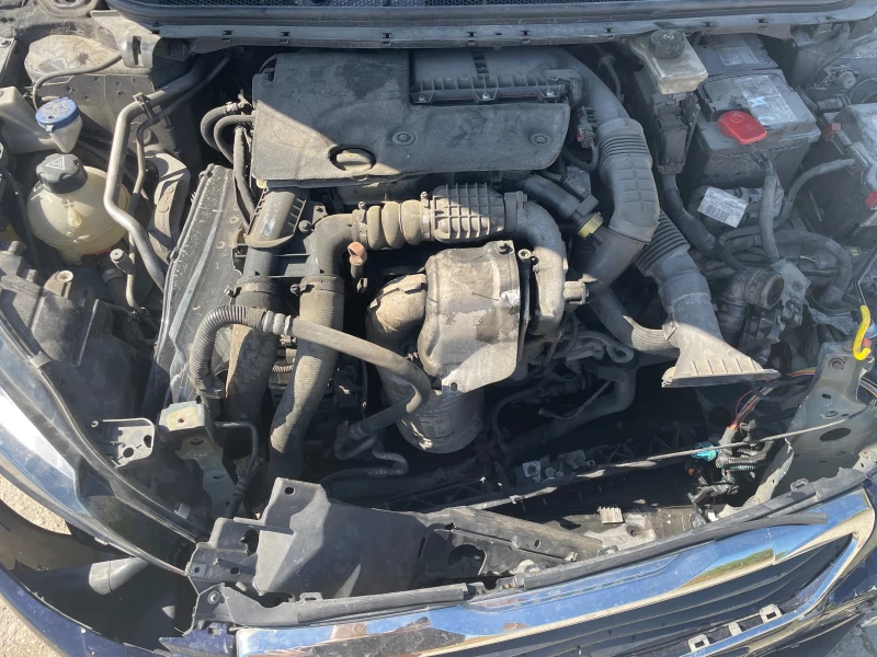 Peugeot 308 1.6 Blue HDI, снимка 13 - Автомобили и джипове - 51391010