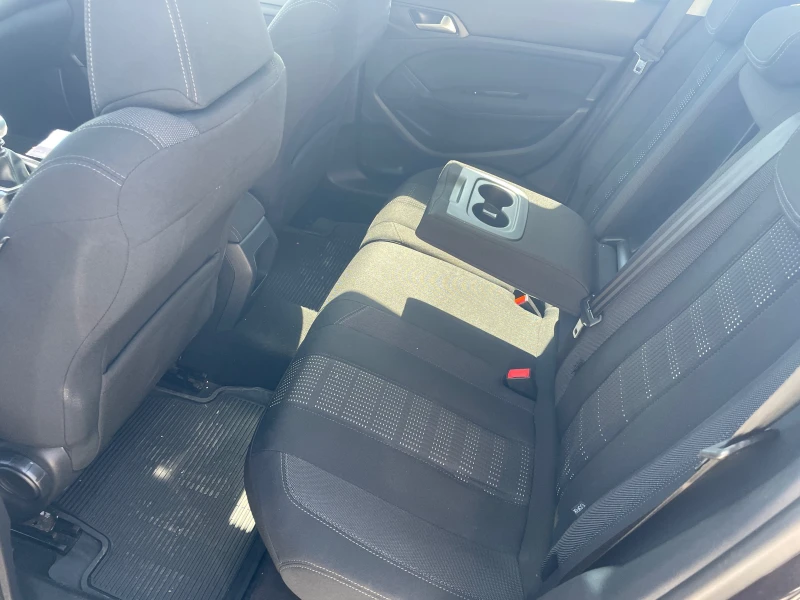 Peugeot 308 1.6 Blue HDI, снимка 10 - Автомобили и джипове - 51391010