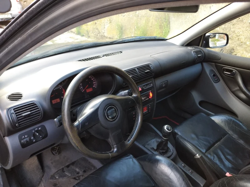 Seat Leon 1.8 T 4х4, снимка 10 - Автомобили и джипове - 52002637