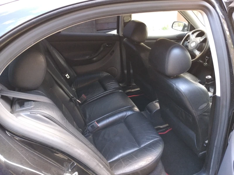 Seat Leon 1.8 T 4х4, снимка 7 - Автомобили и джипове - 52002637