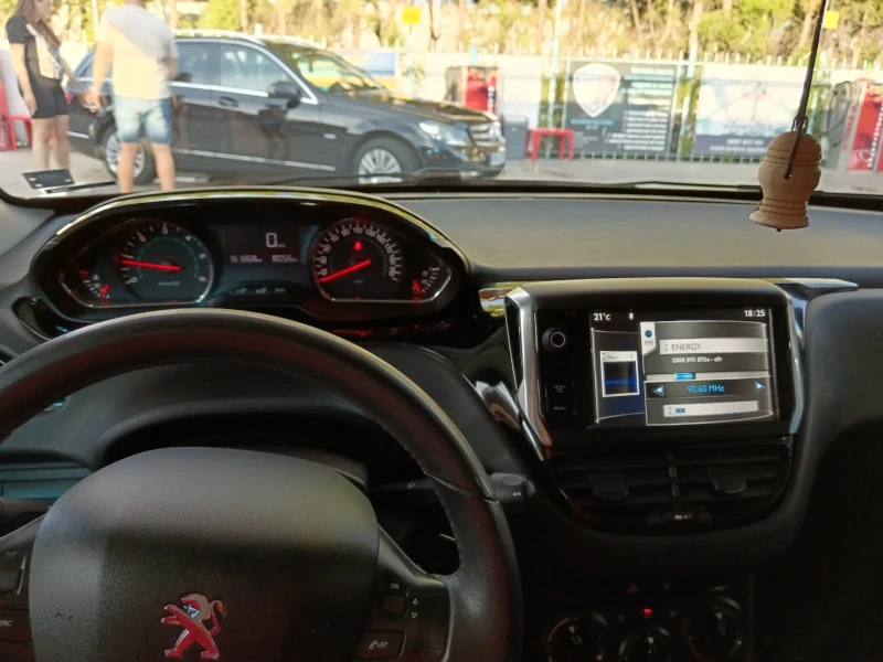 Peugeot 208 1.4 HDI, снимка 8 - Автомобили и джипове - 52587021