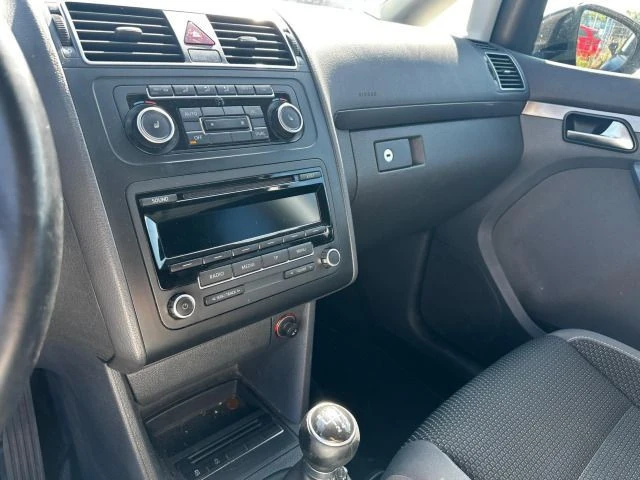 VW Touran 2.0TDI Германия Климатроник Подгрев Парктроник ТОП, снимка 9 - Автомобили и джипове - 55879883