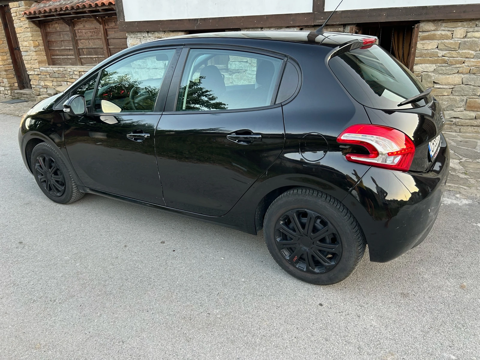 Peugeot 208  - изображение 7