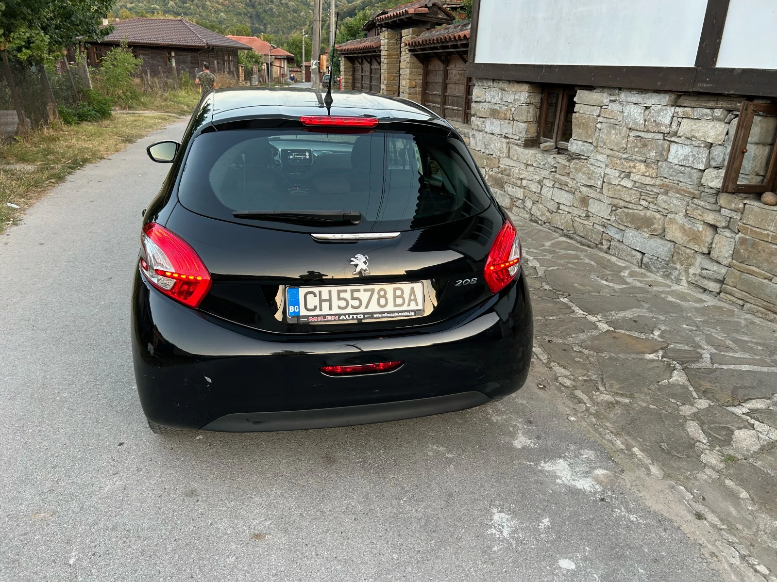 Peugeot 208  - изображение 9