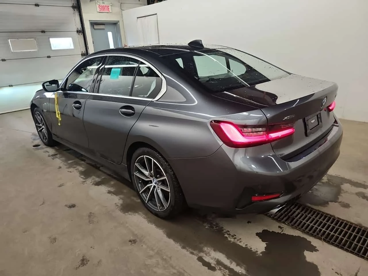 BMW 330 * 330e xDrive * ������ * 2 ����� * �������� | Mobile.bg � ����������� 2