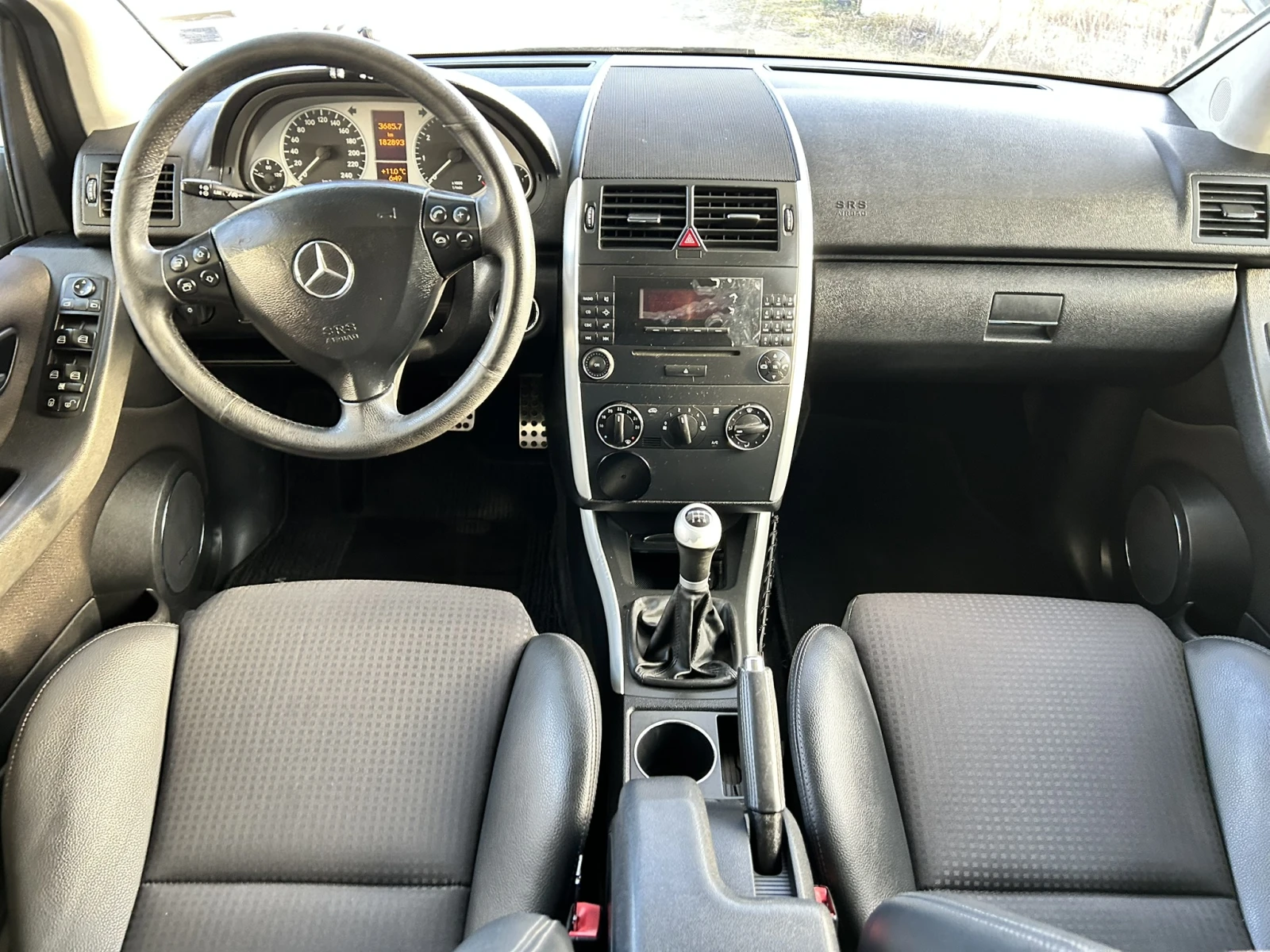 Mercedes-Benz A 150 Avantgarde* Harman-Kardon* Кожа* Топ, снимка 13 - Автомобили и джипове - 53819512