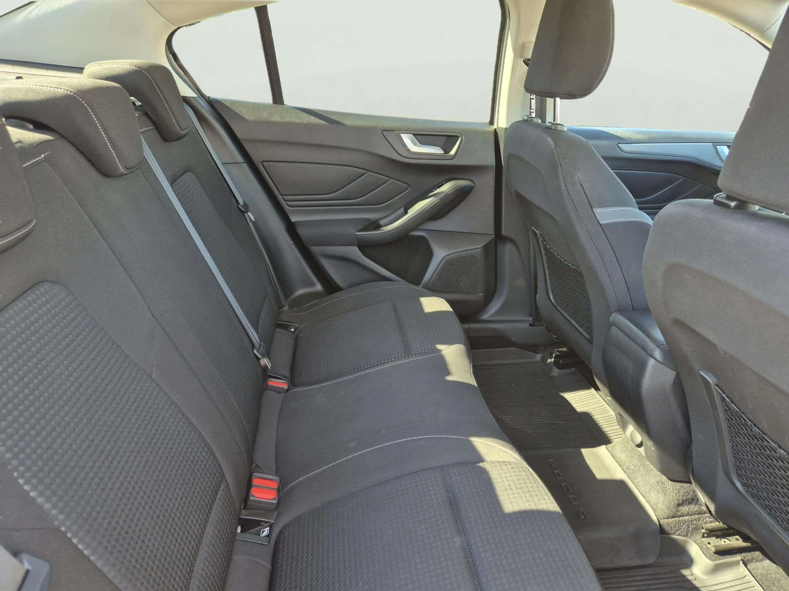 Ford Focus 1.0 EcoBoost, снимка 9 - Автомобили и джипове - 54116114