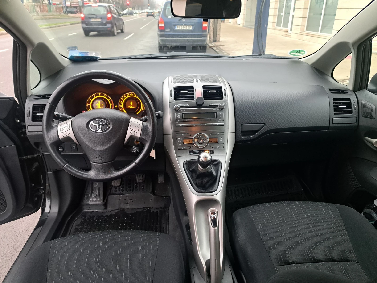 Toyota Auris 1.6 VVT , снимка 7 - Автомобили и джипове - 54587220