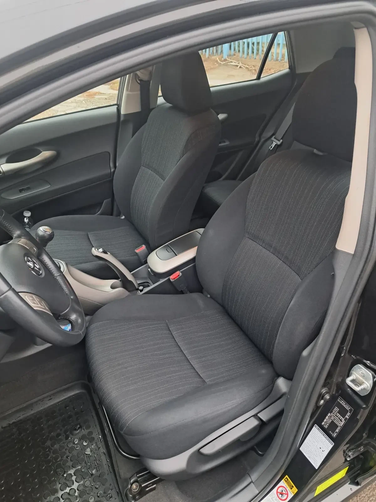 Toyota Auris 1.6 VVT , снимка 9 - Автомобили и джипове - 54587220