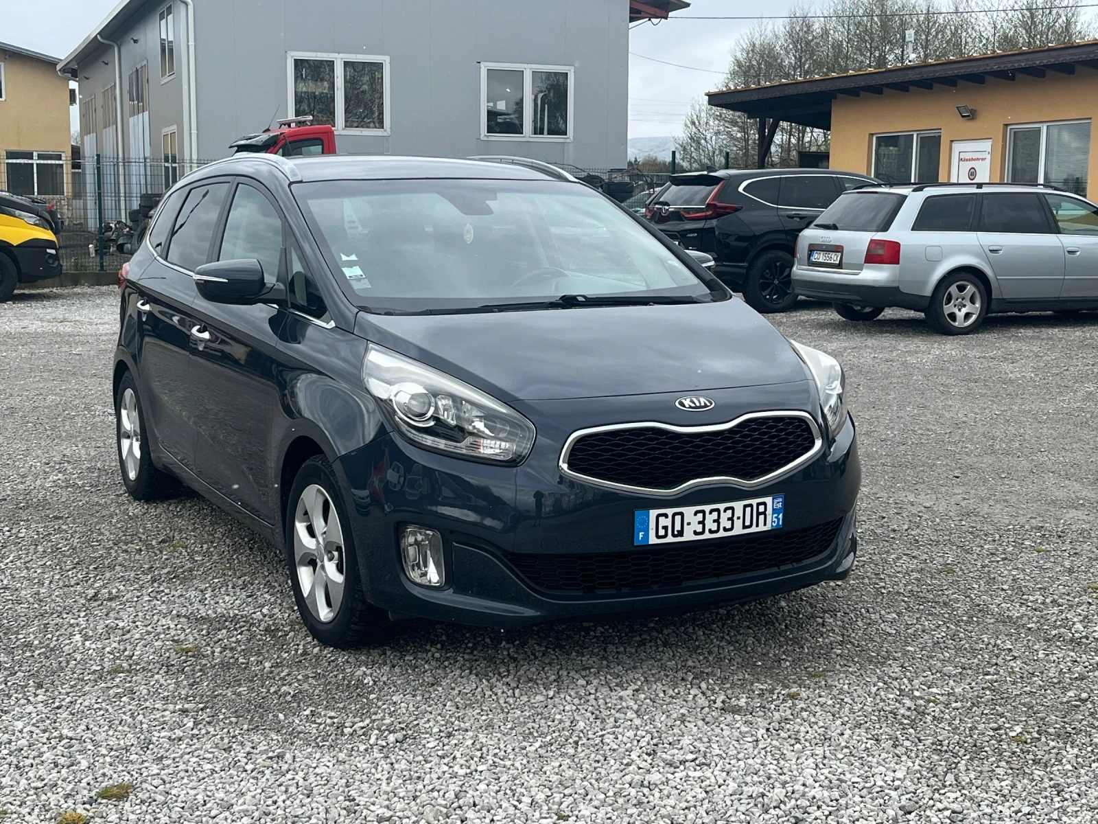 Kia Carens 1.6 / бензин 135 к.с. 7 / места, снимка 2 - Автомобили и джипове - 54654287