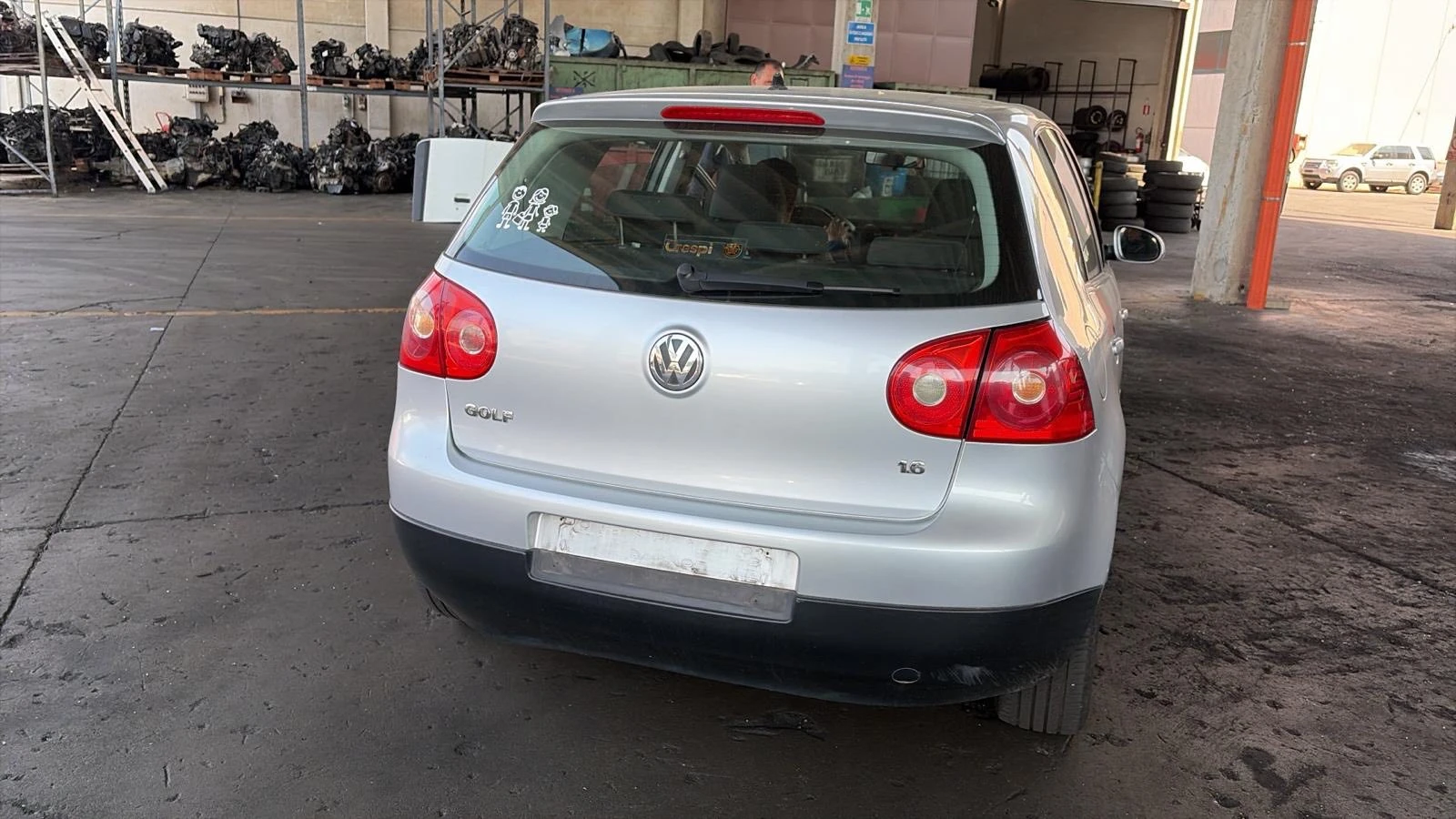 VW Golf V 1.6i, снимка 2 - Автомобили и джипове - 54965642