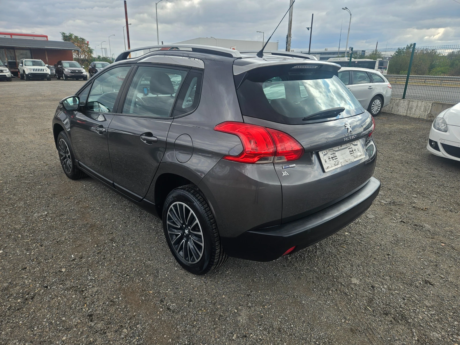 Peugeot 2008 1.2 PURETECH ПЕРФЕКТНО, снимка 5 - Автомобили и джипове - 56270597