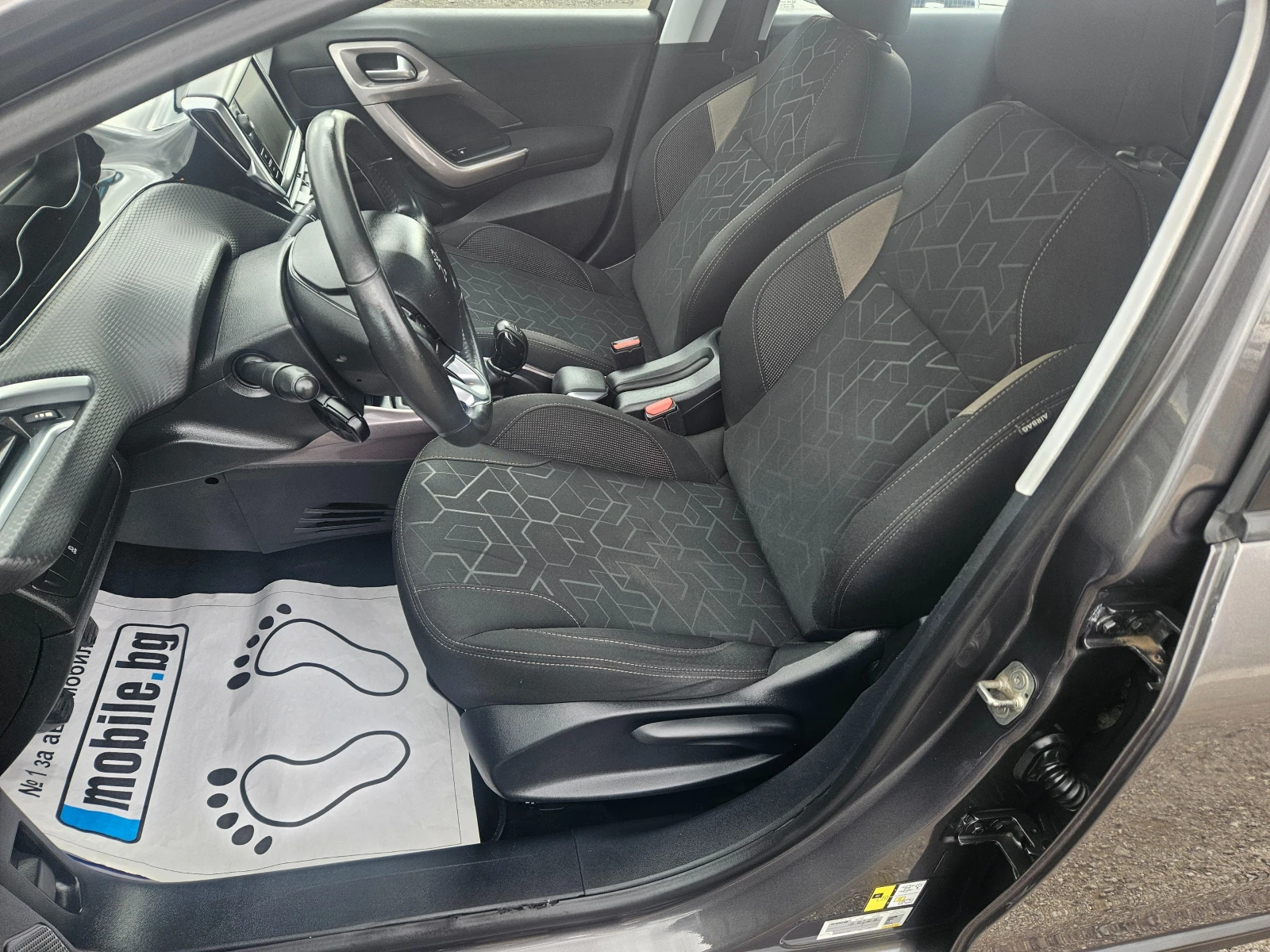 Peugeot 2008 1.2 PURETECH ПЕРФЕКТНО, снимка 13 - Автомобили и джипове - 56270597