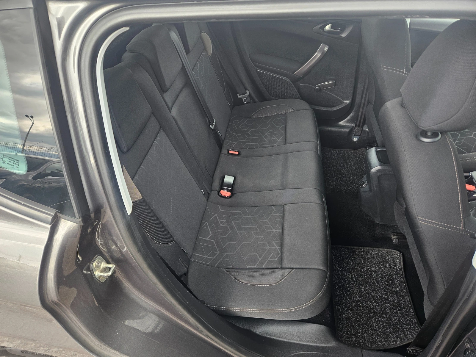Peugeot 2008 1.2 PURETECH ПЕРФЕКТНО, снимка 14 - Автомобили и джипове - 56270597