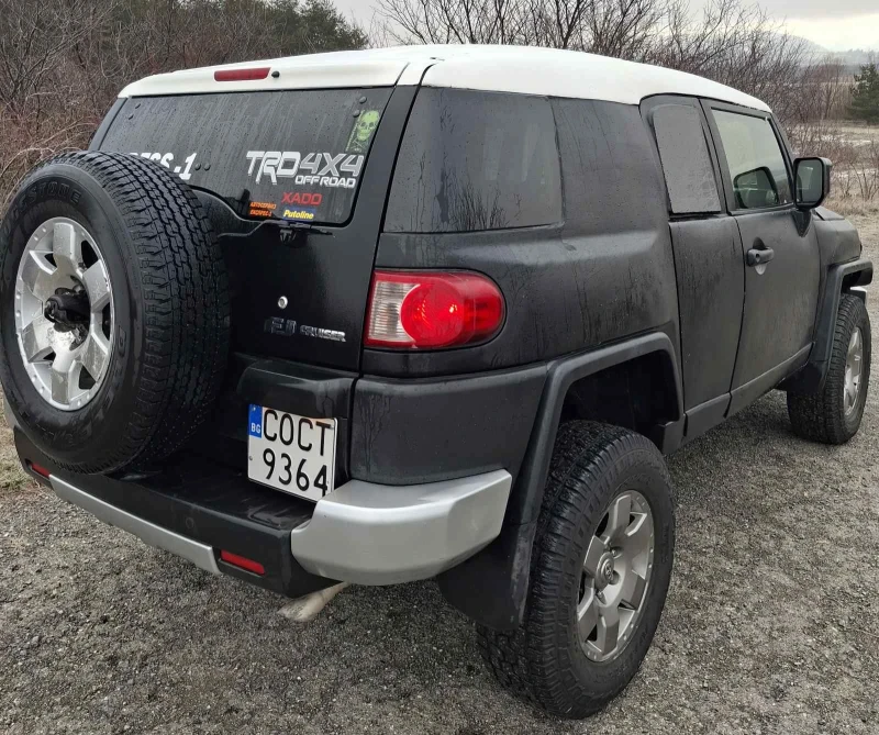 Toyota Fj cruiser V6, снимка 3 - Автомобили и джипове - 48545873