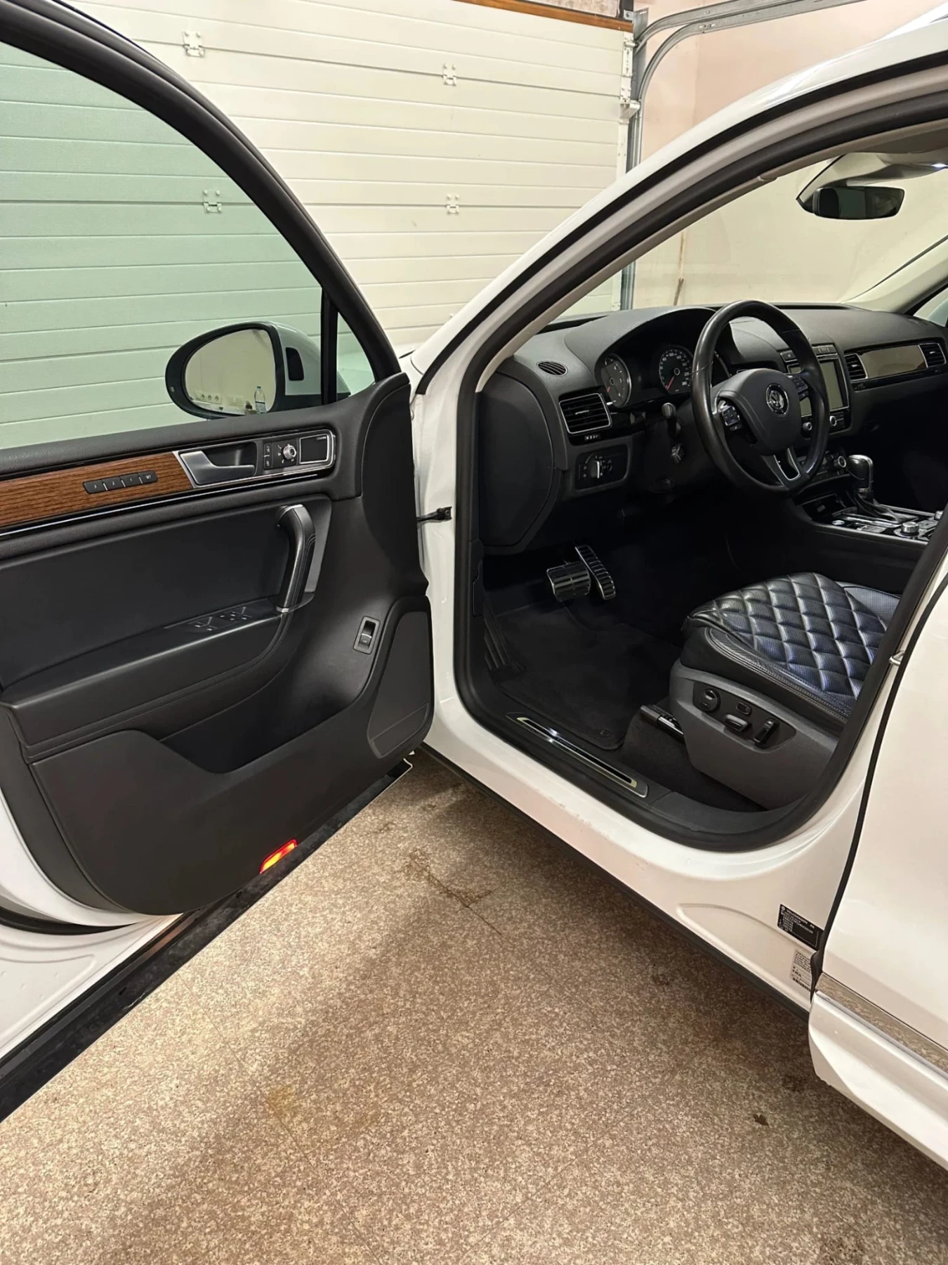 VW Touareg, снимка 12 - Автомобили и джипове - 53772694