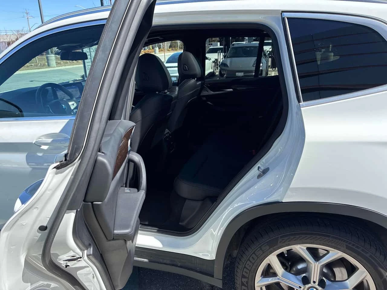 BMW X3 XDRIVE| CARFAX| ОТ ПРЕДСТАВИТЕЛСТВО+ КЛИП НА МОТОР, снимка 4 - Автомобили и джипове - 54001716