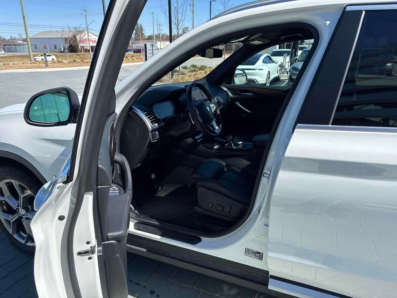 BMW X3 XDRIVE| CARFAX| ОТ ПРЕДСТАВИТЕЛСТВО+ КЛИП НА МОТОР, снимка 3 - Автомобили и джипове - 54001716