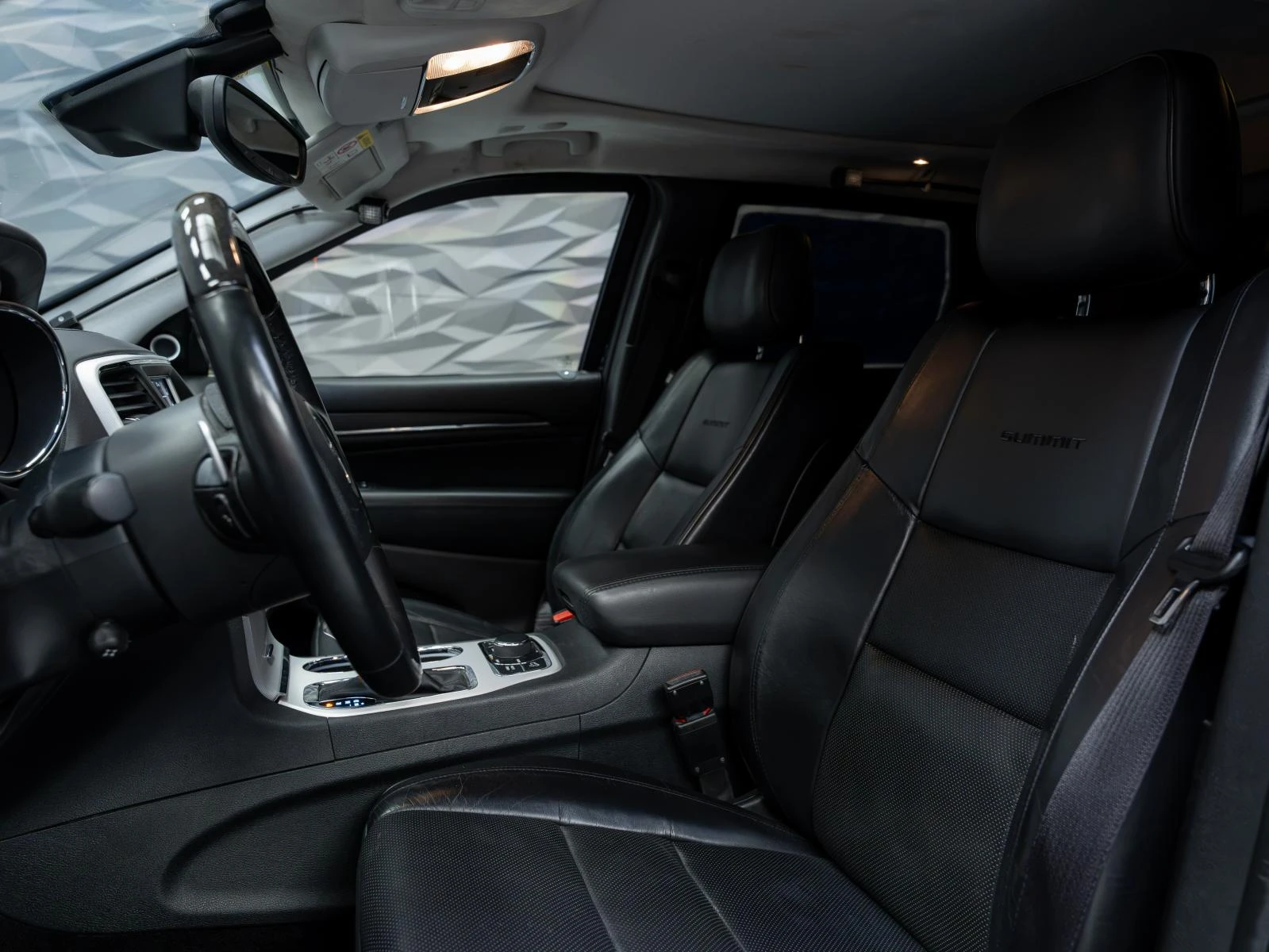 Jeep Grand cherokee SUMMIT* H&K* БРОНИРАН, снимка 17 - Автомобили и джипове - 55402365