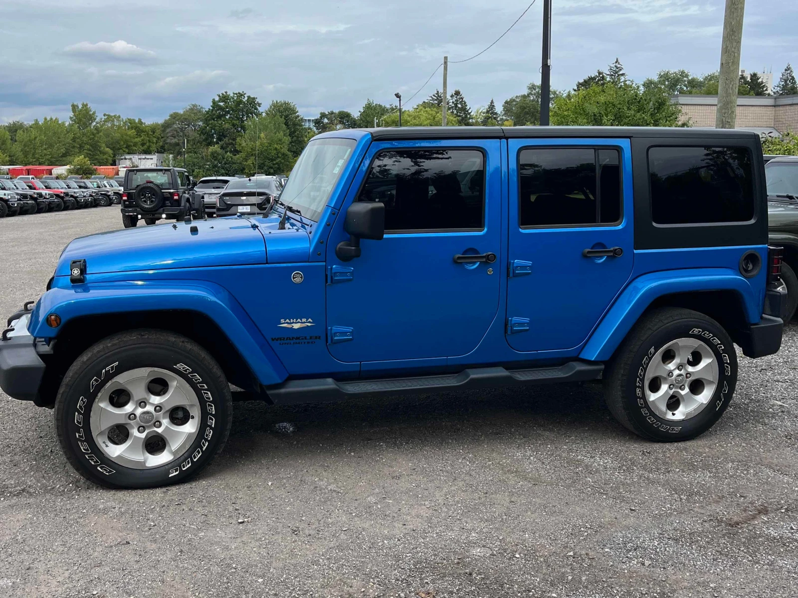 Jeep Wrangler * Sahara * АВТОКРЕДИТ БЕЗ ПЪРВОНАЧАЛНА ВНОСКА* , снимка 2 - Автомобили и джипове - 56125173