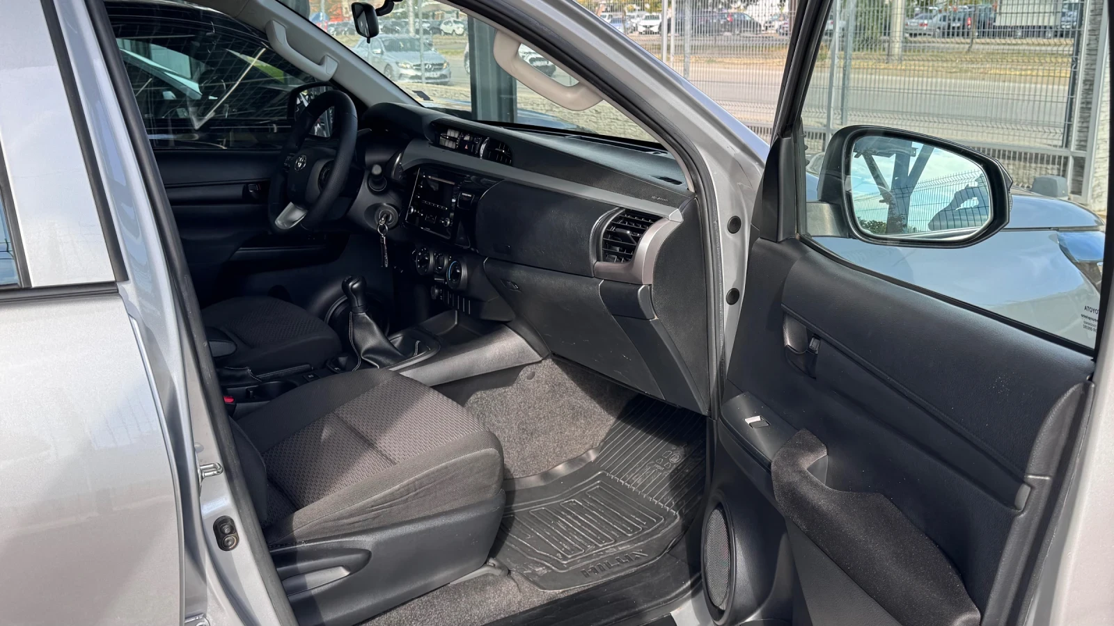 Toyota Hilux 2.4D-4D Double Cap 150кс* ПЕРФЕКТЕН* , снимка 11 - Автомобили и джипове - 56139637