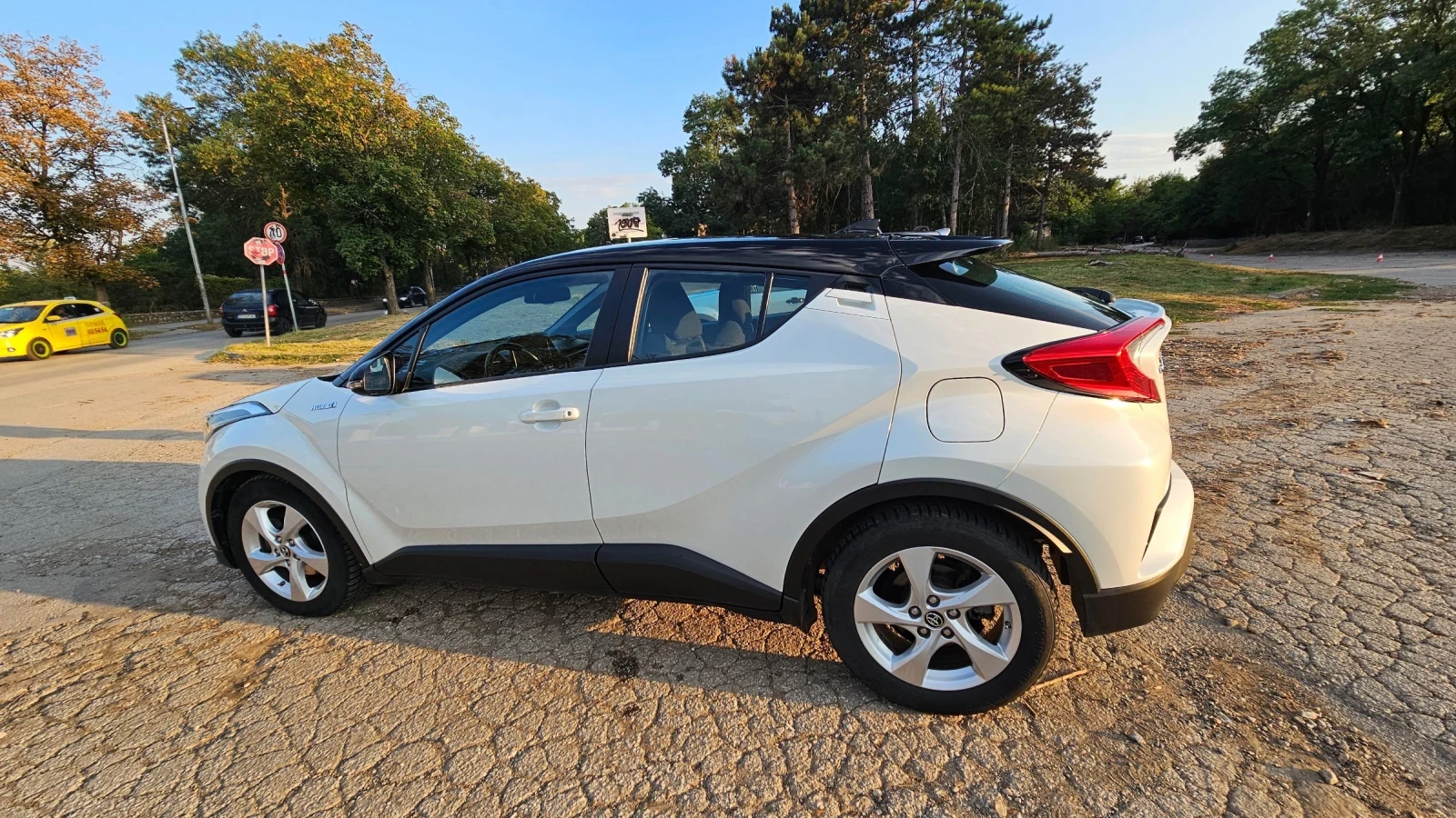 Toyota C-HR, снимка 3 - Автомобили и джипове - 56330221