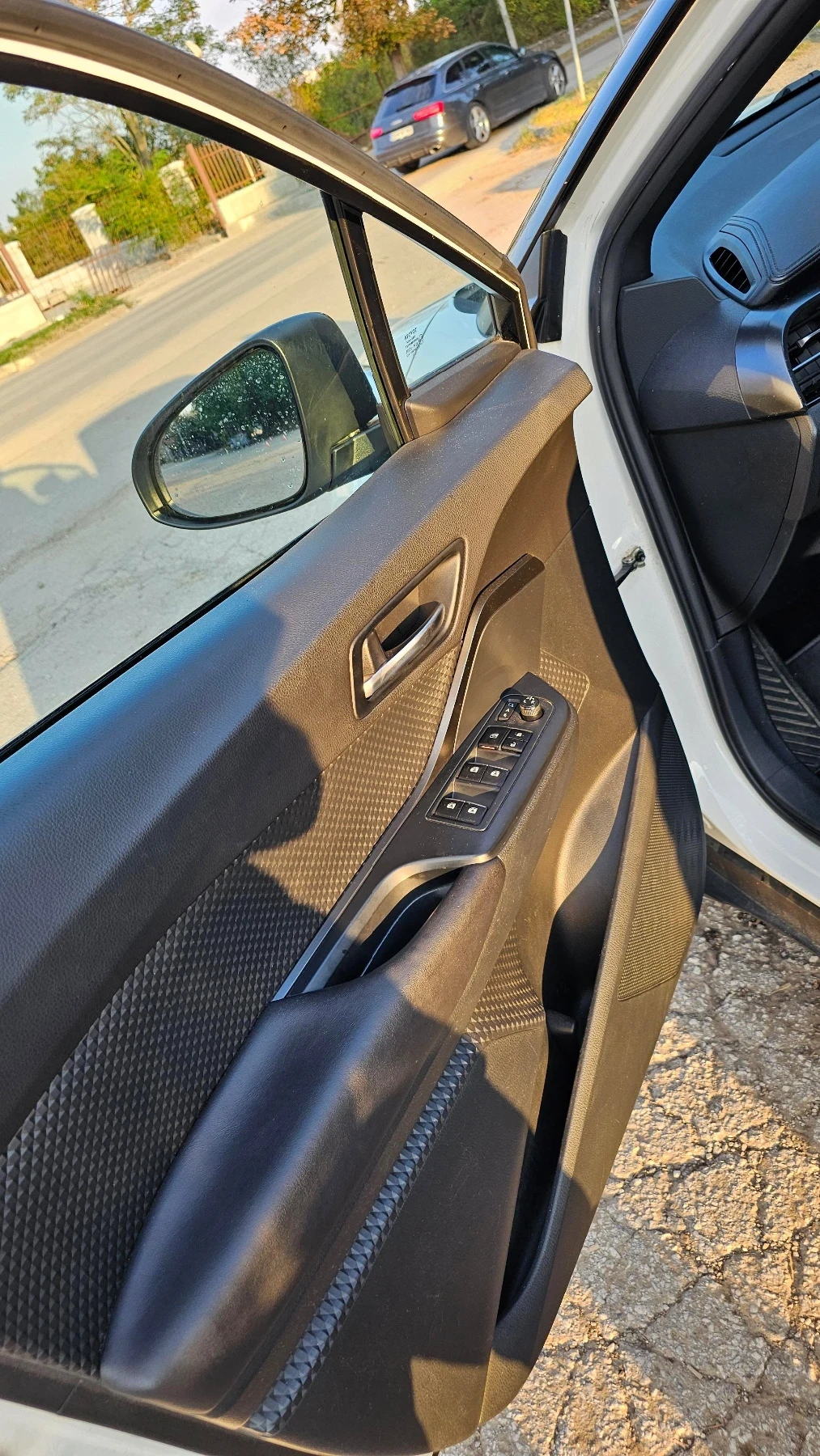 Toyota C-HR, снимка 9 - Автомобили и джипове - 56330221