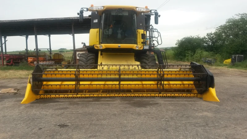 Комбайн New Holland CX8070