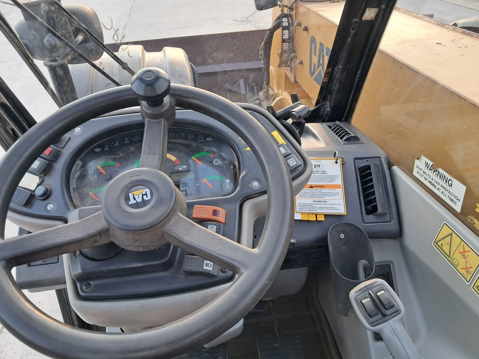 Телескопичен товарач Caterpillar TH330 - изображение 7
