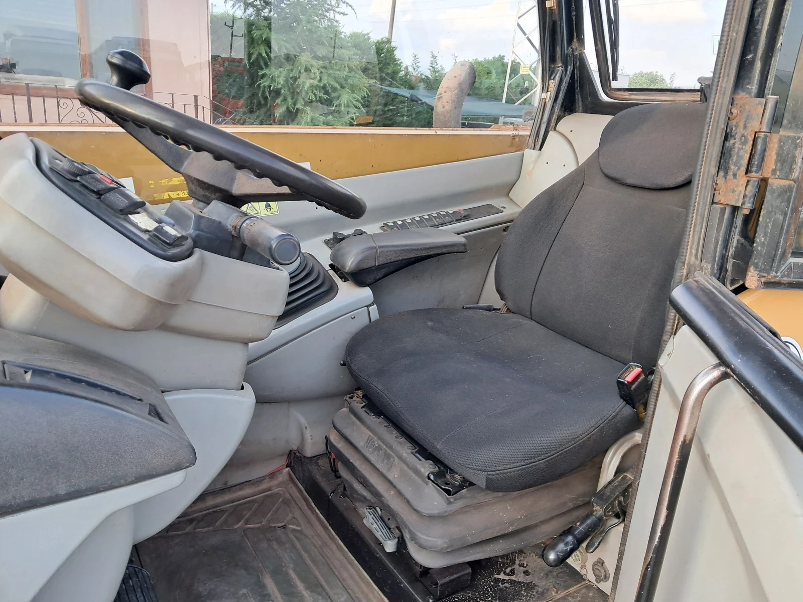 Телескопичен товарач Caterpillar TH330 - изображение 6