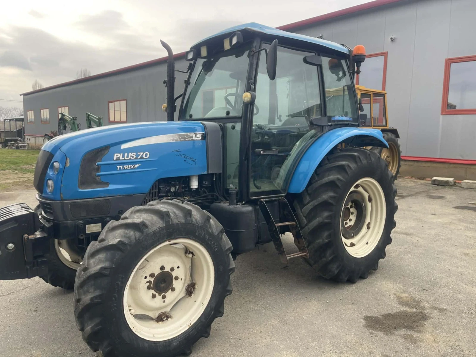 Трактор LS PLUS 70