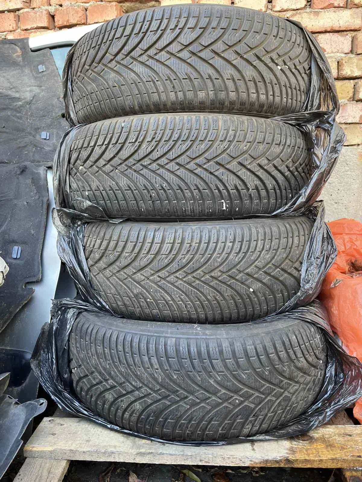 Гуми Всесезонни 225/55R16, снимка 4 - Гуми и джанти - 56749384