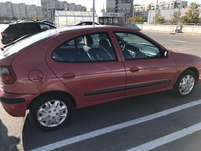 Renault Megane, снимка 5 - Автомобили и джипове - 47780510