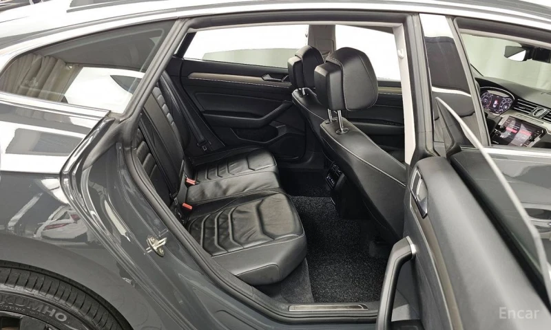 VW Arteon, снимка 12 - Автомобили и джипове - 52322806