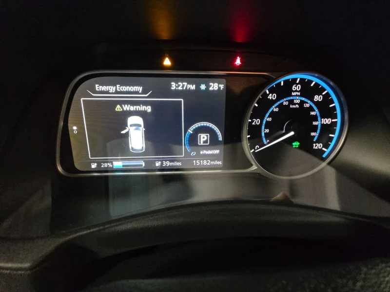 Nissan Leaf  S, снимка 13 - Автомобили и джипове - 53369899