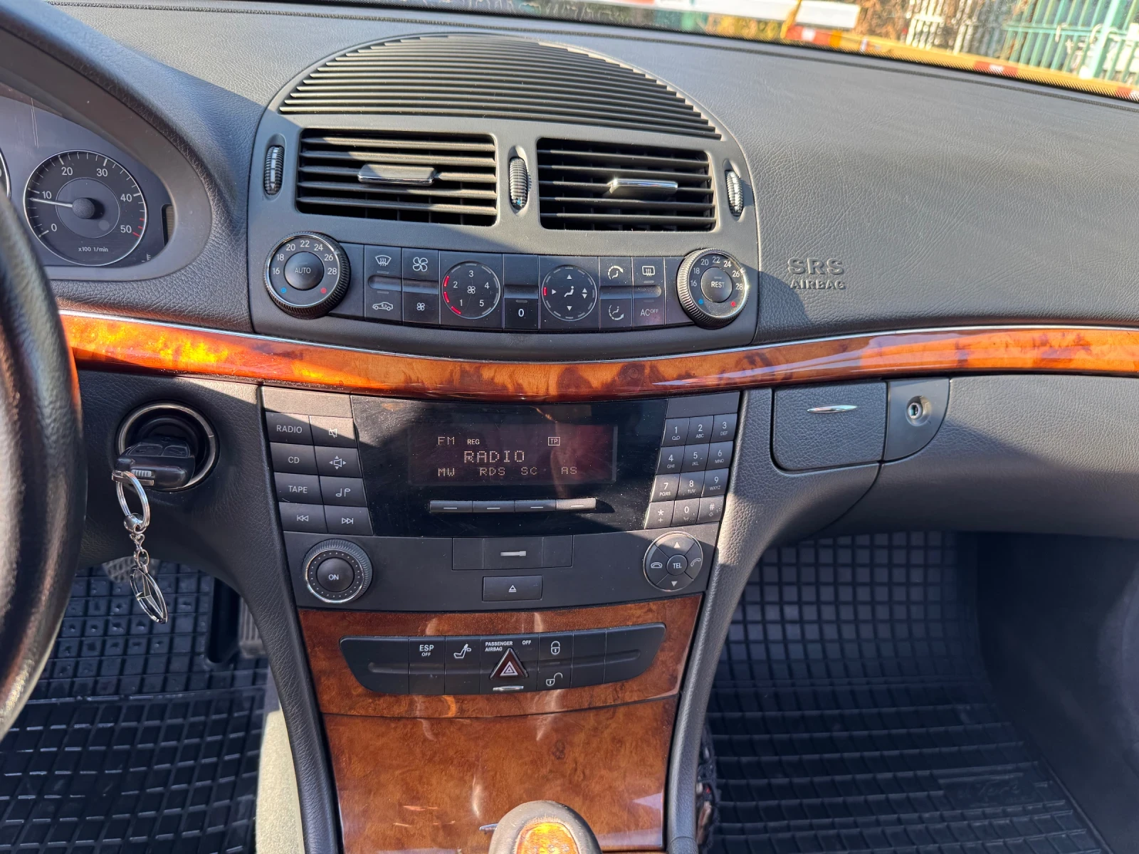 Mercedes-Benz E 270 CDI | Mobile.bg   13