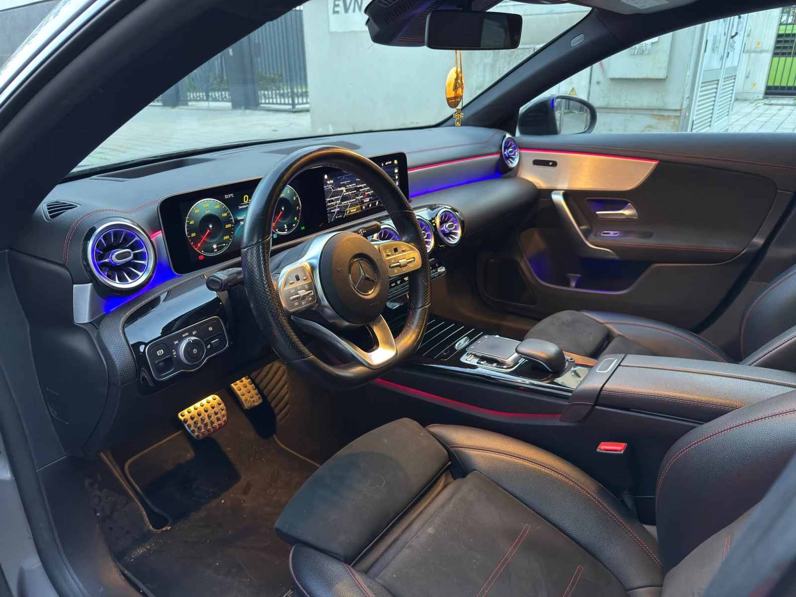 Mercedes-Benz CLA 180 AMG Line, Head-up - изображение 6
