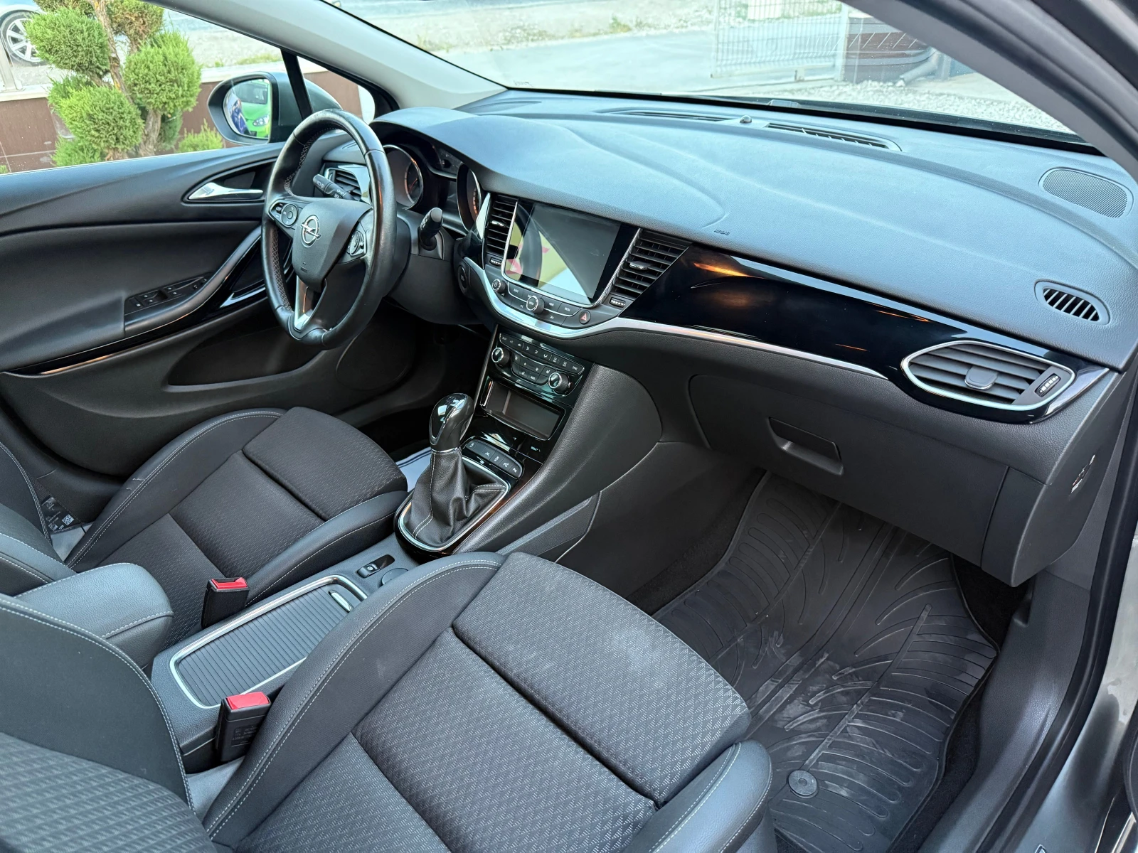 Opel Astra 1.6 CDTI !! НАВИ !! КАМЕРА !! РЕАЛНИ КМ. !! - изображение 9