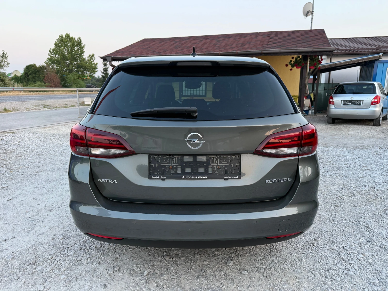 Opel Astra 1.6 CDTI !! НАВИ !! КАМЕРА !! РЕАЛНИ КМ. !! - изображение 4