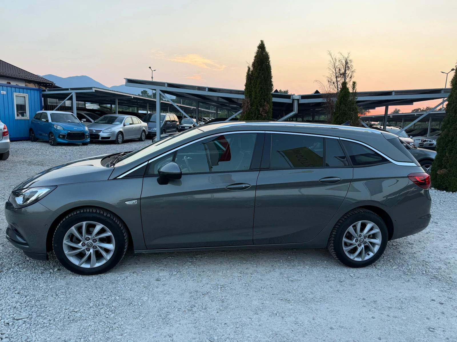 Opel Astra 1.6 CDTI !! НАВИ !! КАМЕРА !! РЕАЛНИ КМ. !! - изображение 2