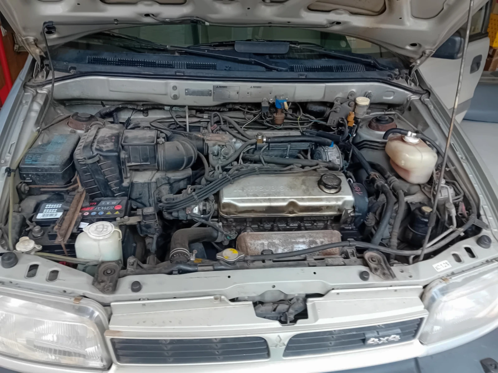 Mitsubishi Space runner 1.8 4x4 - изображение 10